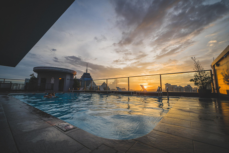 swimming-pool-6878055_1280.jpg