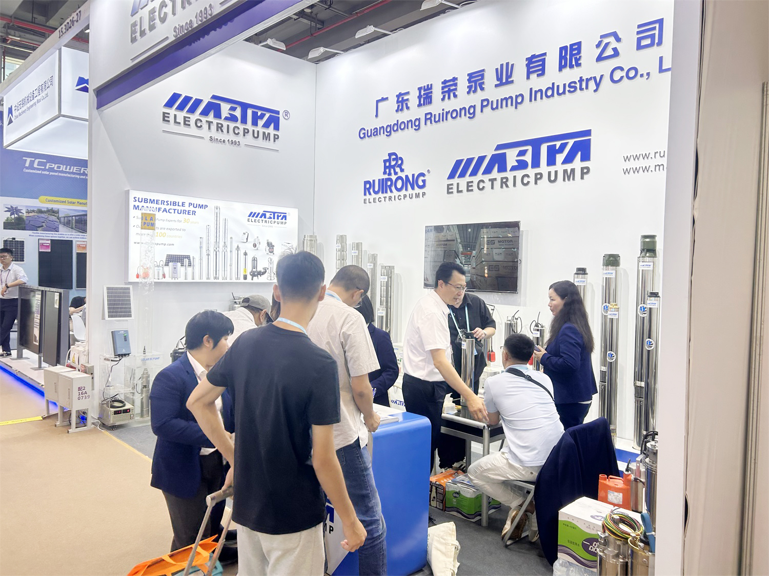 submersible well pump